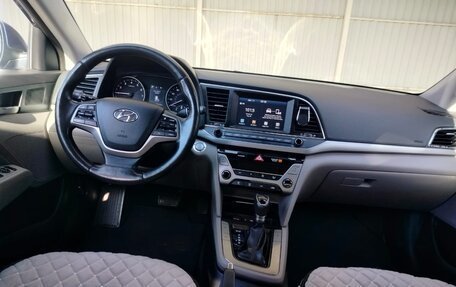 Hyundai Elantra VI рестайлинг, 2016 год, 1 300 000 рублей, 8 фотография