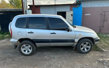 Chevrolet Niva I рестайлинг, 2003 год, 160 000 рублей, 2 фотография