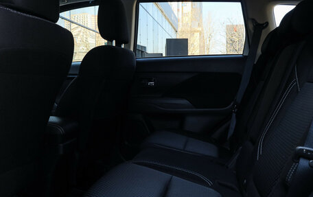 Mitsubishi Outlander III рестайлинг 3, 2022 год, 2 650 000 рублей, 8 фотография