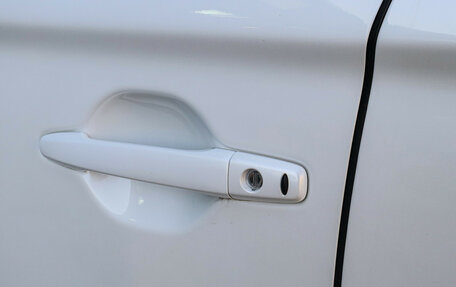 Mitsubishi Outlander III рестайлинг 3, 2022 год, 2 650 000 рублей, 12 фотография