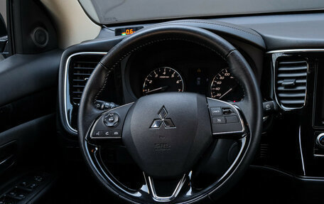 Mitsubishi Outlander III рестайлинг 3, 2022 год, 2 650 000 рублей, 11 фотография