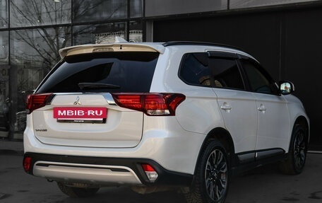 Mitsubishi Outlander III рестайлинг 3, 2022 год, 2 650 000 рублей, 4 фотография