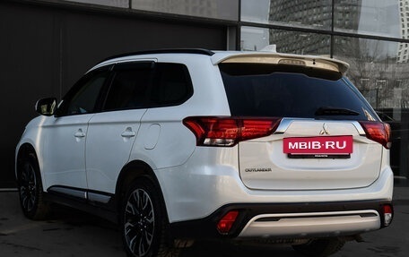 Mitsubishi Outlander III рестайлинг 3, 2022 год, 2 650 000 рублей, 6 фотография