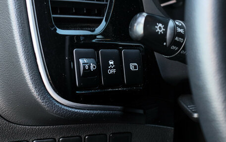 Mitsubishi Outlander III рестайлинг 3, 2022 год, 2 650 000 рублей, 15 фотография