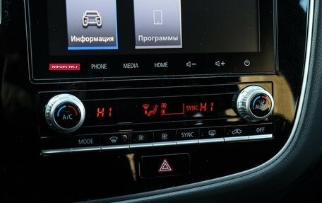 Mitsubishi Outlander III рестайлинг 3, 2022 год, 2 650 000 рублей, 18 фотография