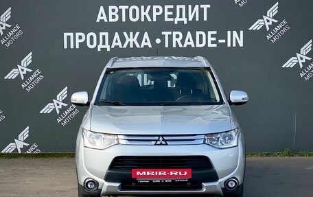Mitsubishi Outlander III рестайлинг 3, 2014 год, 1 375 000 рублей, 2 фотография