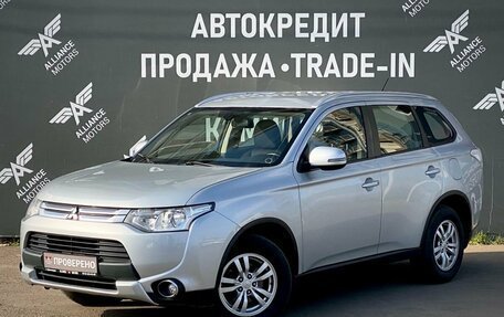 Mitsubishi Outlander III рестайлинг 3, 2014 год, 1 375 000 рублей, 3 фотография