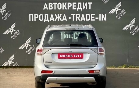 Mitsubishi Outlander III рестайлинг 3, 2014 год, 1 375 000 рублей, 6 фотография