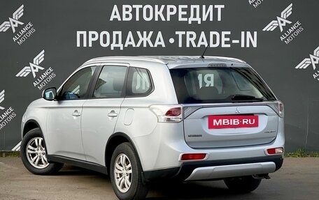 Mitsubishi Outlander III рестайлинг 3, 2014 год, 1 375 000 рублей, 5 фотография