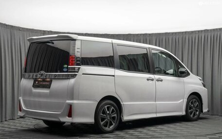 Toyota Voxy III, 2019 год, 2 299 000 рублей, 4 фотография