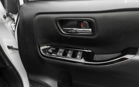 Toyota Voxy III, 2019 год, 2 299 000 рублей, 12 фотография