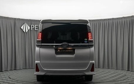 Toyota Voxy III, 2019 год, 2 299 000 рублей, 15 фотография