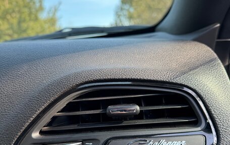 Dodge Challenger III рестайлинг 2, 2021 год, 4 200 000 рублей, 23 фотография