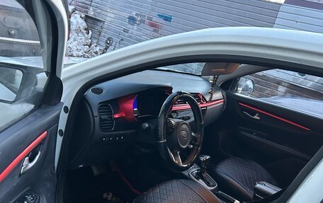 KIA Rio IV, 2018 год, 900 000 рублей, 3 фотография