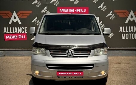 Volkswagen Caravelle T5, 2005 год, 1 135 000 рублей, 2 фотография