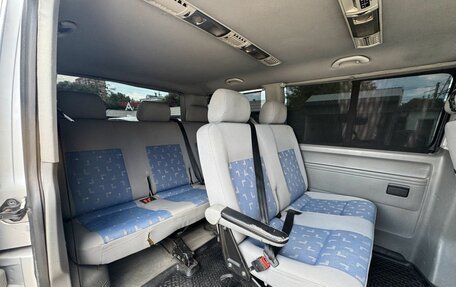 Volkswagen Caravelle T5, 2005 год, 1 135 000 рублей, 12 фотография