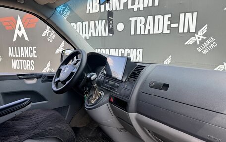 Volkswagen Caravelle T5, 2005 год, 1 135 000 рублей, 11 фотография