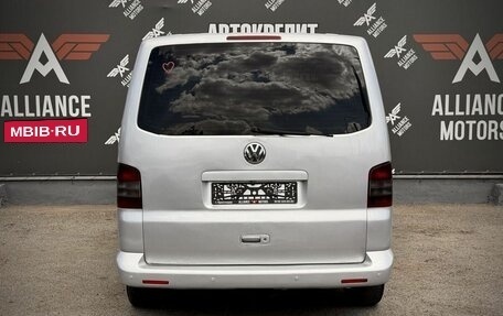 Volkswagen Caravelle T5, 2005 год, 1 135 000 рублей, 6 фотография