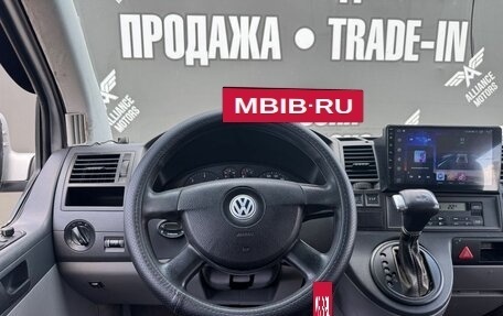 Volkswagen Caravelle T5, 2005 год, 1 135 000 рублей, 15 фотография