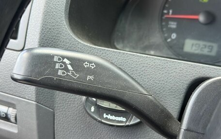 Volkswagen Caravelle T5, 2005 год, 1 135 000 рублей, 17 фотография