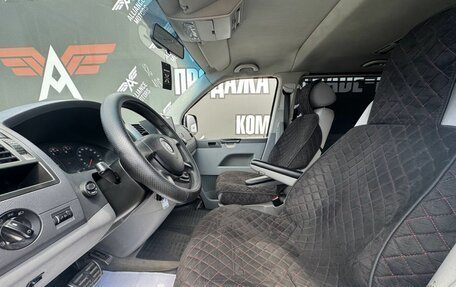 Volkswagen Caravelle T5, 2005 год, 1 135 000 рублей, 22 фотография