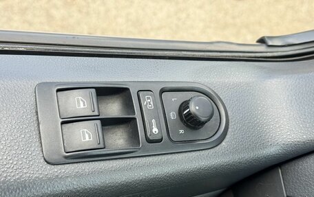 Volkswagen Caravelle T5, 2005 год, 1 135 000 рублей, 19 фотография