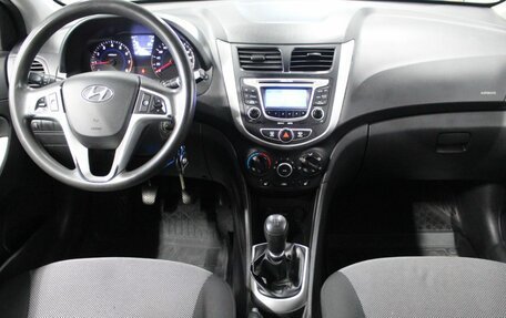 Hyundai Solaris II рестайлинг, 2011 год, 635 000 рублей, 20 фотография