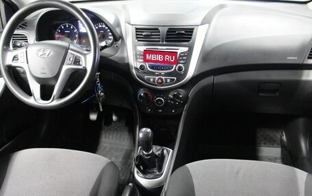 Hyundai Solaris II рестайлинг, 2011 год, 635 000 рублей, 19 фотография