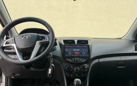 Hyundai Solaris II рестайлинг, 2015 год, 800 000 рублей, 9 фотография