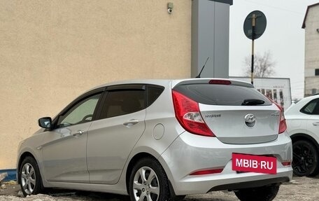 Hyundai Solaris II рестайлинг, 2015 год, 800 000 рублей, 4 фотография