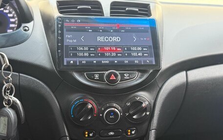 Hyundai Solaris II рестайлинг, 2015 год, 800 000 рублей, 12 фотография