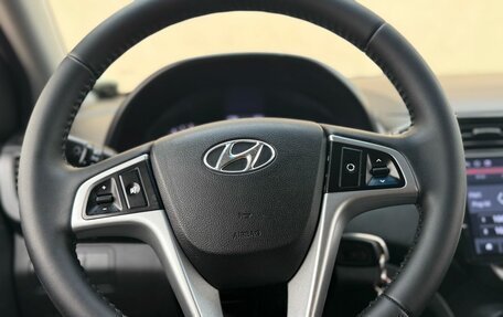 Hyundai Solaris II рестайлинг, 2015 год, 800 000 рублей, 13 фотография