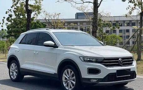 Volkswagen T-Roc I, 2023 год, 1 410 700 рублей, 6 фотография