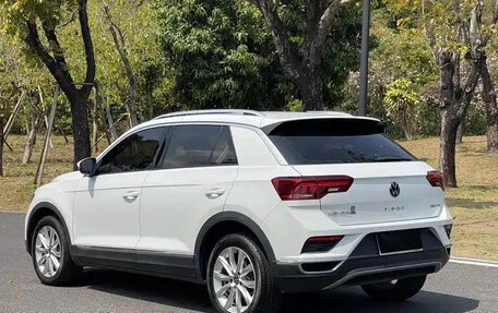 Volkswagen T-Roc I, 2023 год, 1 410 700 рублей, 3 фотография