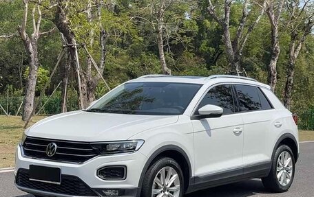 Volkswagen T-Roc I, 2023 год, 1 410 700 рублей, 2 фотография