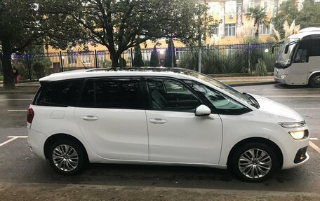 Citroen C4 Picasso II рестайлинг, 2018 год, 900 000 рублей, 2 фотография