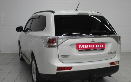 Mitsubishi Outlander III рестайлинг 3, 2014 год, 1 500 000 рублей, 8 фотография