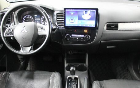 Mitsubishi Outlander III рестайлинг 3, 2014 год, 1 500 000 рублей, 17 фотография