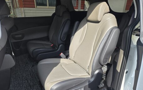 KIA Carnival, 2024 год, 6 800 000 рублей, 15 фотография