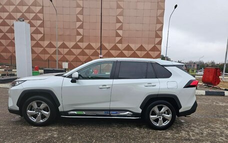 Toyota RAV4, 2021 год, 3 700 000 рублей, 5 фотография
