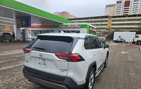 Toyota RAV4, 2021 год, 3 700 000 рублей, 7 фотография