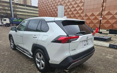 Toyota RAV4, 2021 год, 3 700 000 рублей, 8 фотография