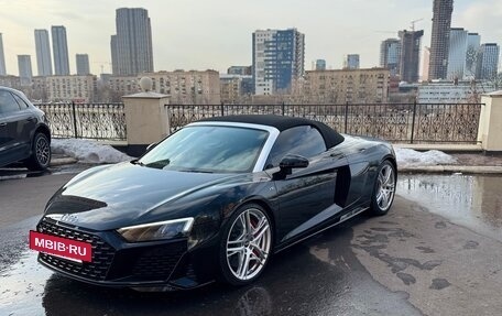 Audi R8, 2019 год, 18 900 000 рублей, 11 фотография
