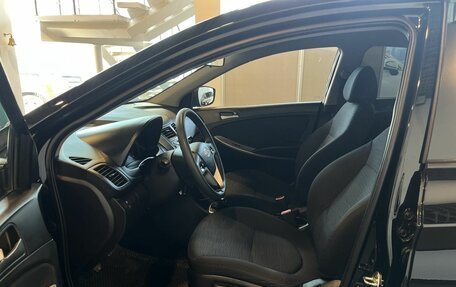 Hyundai Solaris II рестайлинг, 2015 год, 990 000 рублей, 16 фотография