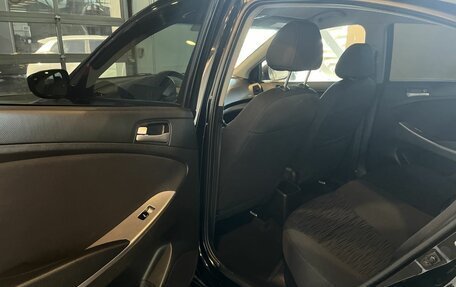 Hyundai Solaris II рестайлинг, 2015 год, 990 000 рублей, 24 фотография