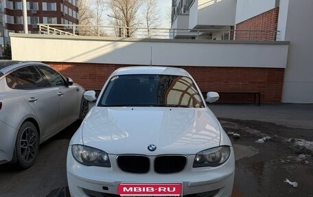BMW 1 серия, 2011 год, 700 000 рублей, 1 фотография