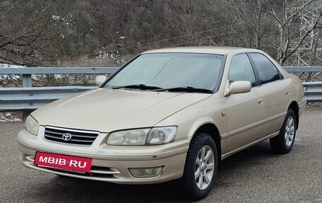 Toyota Camry, 2000 год, 500 000 рублей, 1 фотография