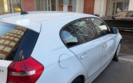 BMW 1 серия, 2011 год, 700 000 рублей, 4 фотография