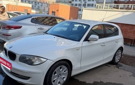 BMW 1 серия, 2011 год, 700 000 рублей, 2 фотография