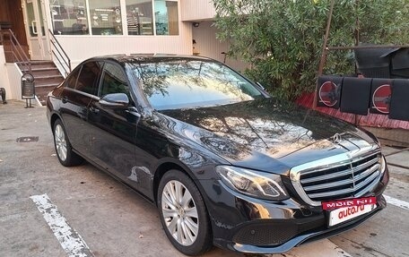 Mercedes-Benz E-Класс, 2019 год, 2 100 000 рублей, 3 фотография